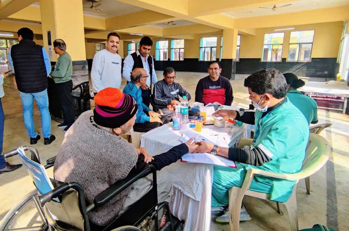 मुफ्त स्वास्थ्य जांच शिविर का लोगों ने उठाया लाभ